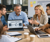 Команда бізнесу та IT-фахівців обговорює міграцію сайту на нову інфраструктуру